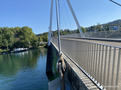 Haengebruecke-Dreibeinkreuzs-Solothurn-ueber-Aare-Gelaender