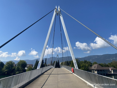 Haengebruecke-Dreibeinkreuzs-Solothurn-ueber-Aare_Gehweg